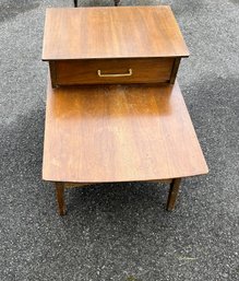 Mid-Century Modern End Table With Drawer