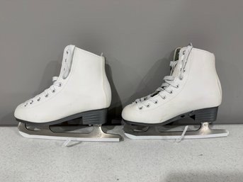 Dbx Pair Of Modern White Recreational Figure Ice Skates.