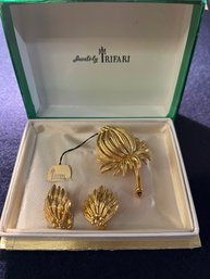 Jewel By Trifari Gold Tone Pin And Clip On Earrings