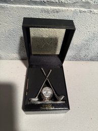 Timex Collectible Quartz Desk Clock With A Golf Theme