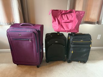 3-rolling Suitcases And 1 Rolling Carry On