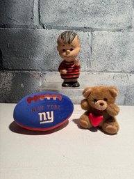 PEANUTS LINUS VINYL FIGURE 1958, Stuff NY Giants Football And Teddy Bear With Heart