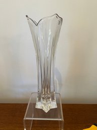 Clear Crystal Tulip-shaped Vase With A Star-shaped Base