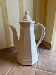 White Pfaltzgraff Heritage Stoneware Coffee Pot With Octagonal Base