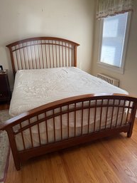 Thomasville Cherry Wood Queen Size Bed