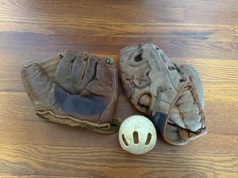 Vintage Leather Baseball Gloves Spalding, A Vintage Brown Leather Split-finger Baseball Field Glove & More