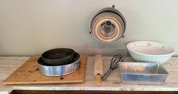 Baking Lot With Pizza Stone