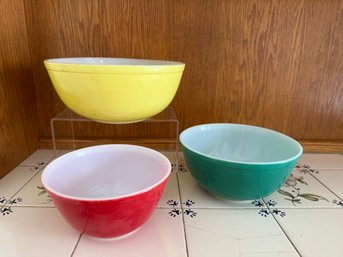 Vintage Pyrex Mixing Bowls In Yellow, Red, And Green