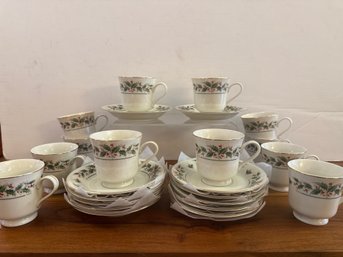 Holly Yuletide Tea Cups/saucers