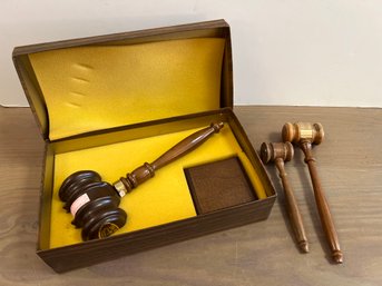 Ezra Brooks Rare Old Genuine Sour Mash Bourbon Judges Gavel Decanter And 2 Wooden Gavels
