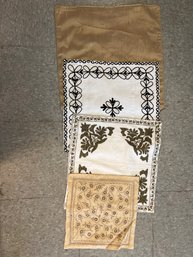 4-embroidery/silkish Pillows White/tansgold