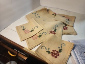 #60 Vintage Embroidered Table Cloth And 6 Napkins