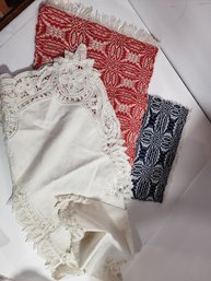 #85  RED WHITE AND BLUE, WHITE TABLE CLOTH AND 2 PLACEMATTS