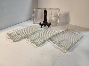 #116 SET OF 4 VINTAGE GLASS SANDWICH PLATES