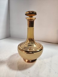 #168 BEAUTIFUL  VINTAGE AMBER AND GOLD GLASS DECANTER