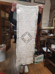 177 COTTON TABLE RUNNER
