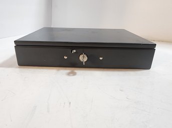 #109 LOCKING METAL CASH BOX WITH KEY