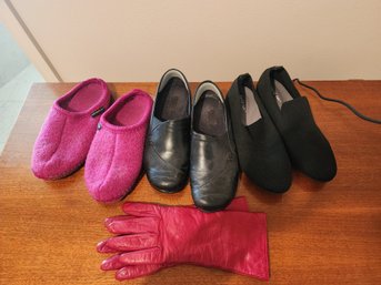 #177 Lot Of Size 8.5 Leather Shoes And Red Leather Gloves