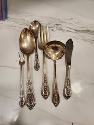 #6 WALLACE ROSE POINT  SERVING PIECES 242.92GR. NOT INCLUDING KNIFE