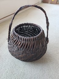 #31 Unique And Beautiful Hand Woven Basket With Handle