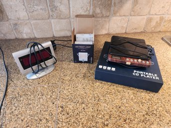 #85 LOT OF ELECTRICAL ITEMS, CLOCK, NIGHT LIGHT, CD PLAYER