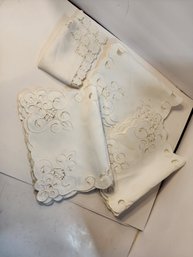 #53 Beautiful Lot Of Vintage White Linens