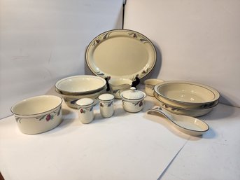 #63 Poppies On Blue Servig Bowls And Accessories Set