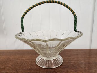 #23 BEAUTIFULANTIQIUE  GLASS BOWL WITH REMOVABLE HANDLE FOR EASY CLEANING