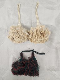 #92  4 SMALLER TASSELS 2 CREAM 2 GREEN/RED
