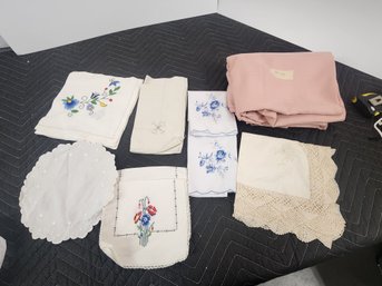 #247 Lot Of Linens 8 Napkins 1 Table Cloth And More