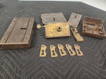 #256 Lot Of 18th An 19h Century Locks And Accessories
