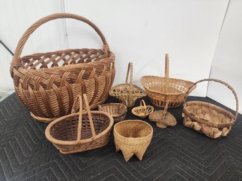 #295 LOT OF SMALL VINTAGE BASKETS