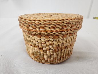 76  FINE FIBER  HAND WOVEN TRINKET BASKET WITH LID