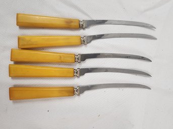 #85 5 VINTAGE BAKELITE HANDLE KITCHEN KNIVES