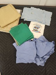 219 BLUE GREEN AND CREAM VINTAGE TABLE LINENS