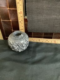 #4 VINTAGE ONIX HAND CARVED INK WILL WITH FLORAL DESGIN