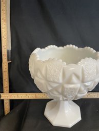 #20-26 WESTMORLAND MILK GLASS OLD QUILT PATTERN FOOTED CROPPED BOWL