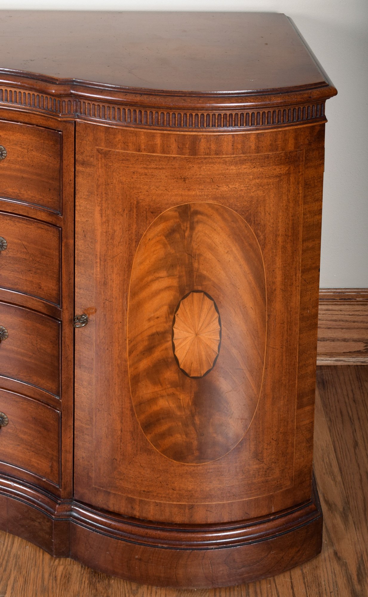 Hepplewhite Style Buffet #2273 | Auctionninja.com
