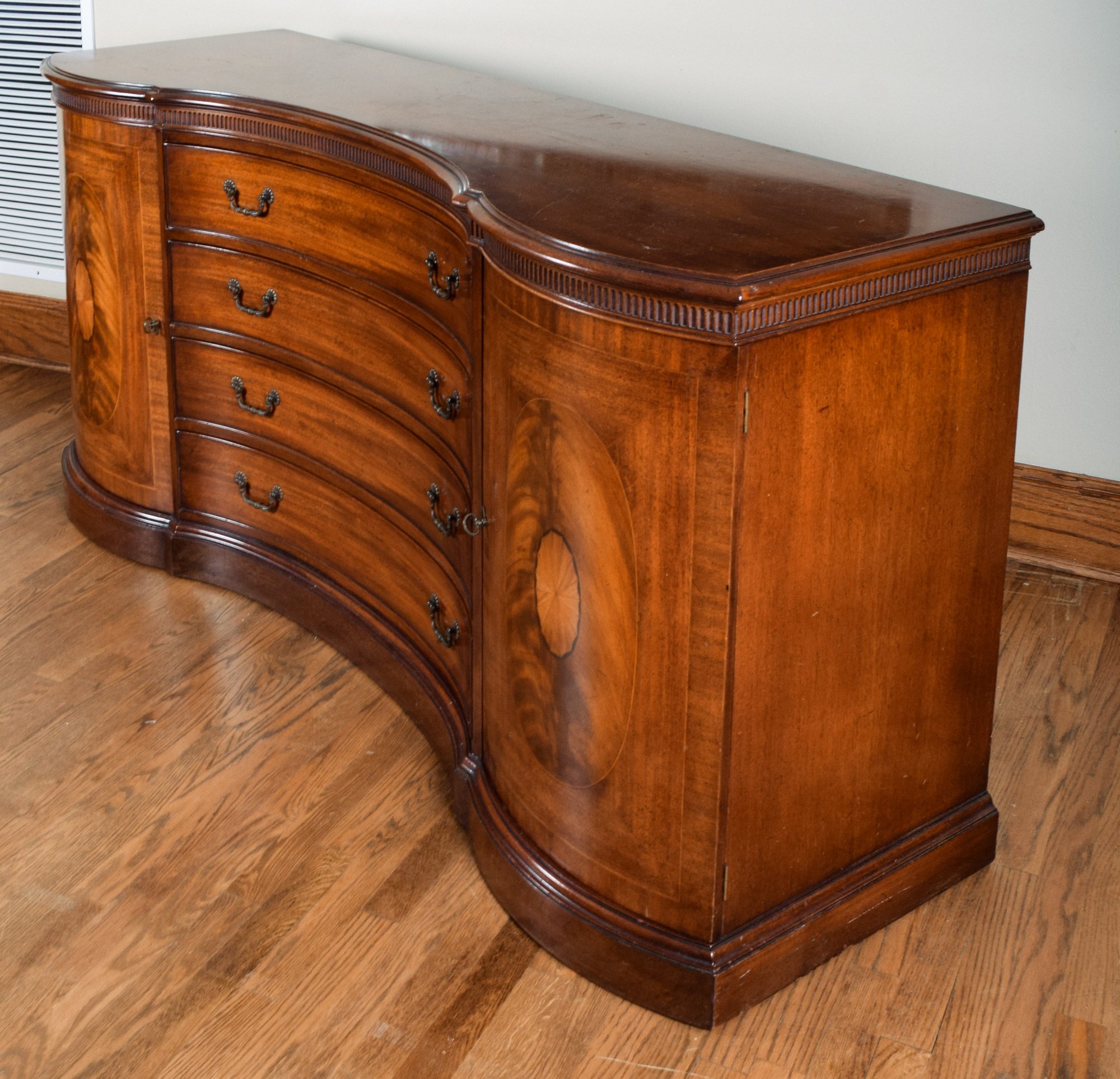 Hepplewhite Style Buffet #2273 | Auctionninja.com