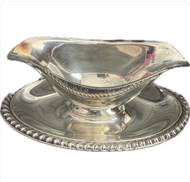 Wm Rogers Silverplate Double Pour Gravy Boat W/ Attached Tray