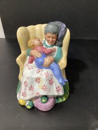Vintage Retired Royal Doulton Figurin. Sweet Dreams HN 2380