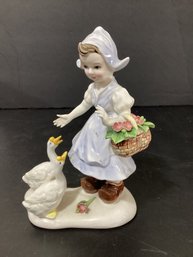 VINTAGE JAPAN ORIGINAL ARNART CREATION 7992 DUTCH FLOWER GIRL FIGURINE