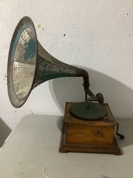 C1900 European Outside Horn Phonograph