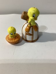 1993 Warner Bros. Looney Tunes Salt And Pepper Shakers Featuring Tweety Bird
