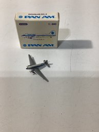 Schabak 1:600 Scale Die-cast Model Of A Pan American World Airways Douglas DC-3 Aircraft