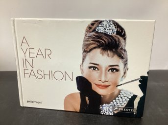 'A Year In Fashion: A Look A Day' By Pascal Morch, A Perpetual Calendar Book H/C