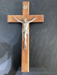 Crucifix With Sv. Vard Jzus Draugija: St. Holy Name Of Jesus Society Written On Back
