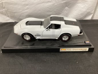 Hot Wheels 1969 Corvette ZL1 White Diecast 1:18