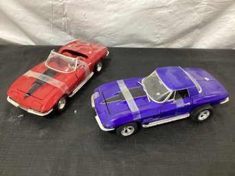 2 Ertls 1/18 Scale 1967 Corvettes 427