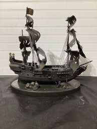 Walt Disney World Pirates Of The Caribbean LE 300 Black Pearl  Randy Noble